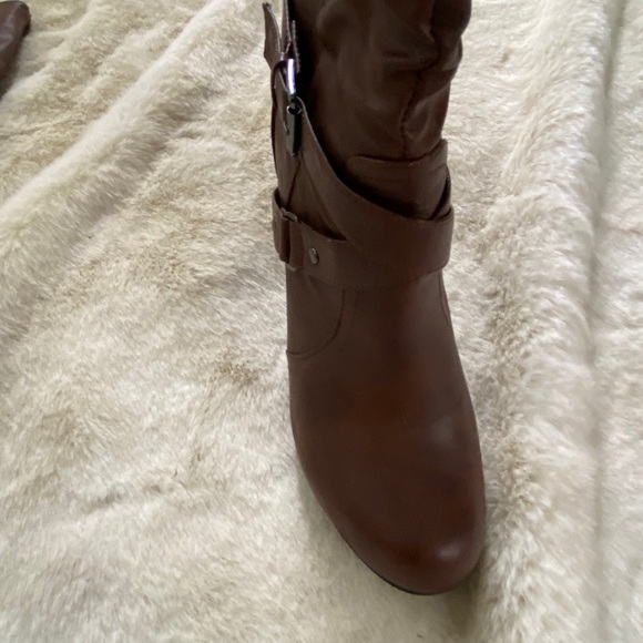 Brown boots - Picture 2 of 3